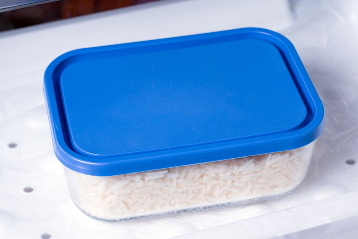 Cara Simpan Nasi Sisa agar Tidak Gampang Basi dan Berair, 1. Simpan Sesuai Tekstur Nasi, 2. Gunakan Wadah Tertutup Rapat, 3. Jangan Simpan Nasi Saat Masih Panas, 4. Daya Tahan dan Cara Menghangatkan