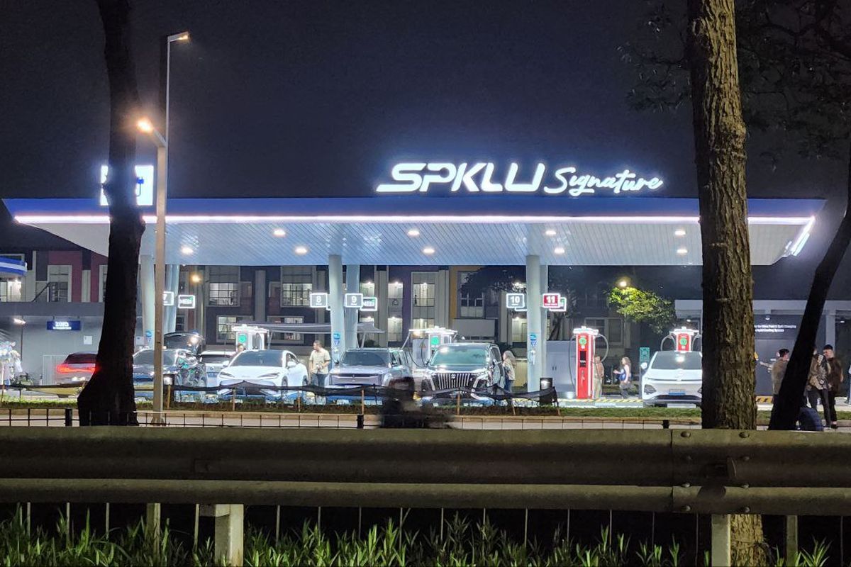 SPKLU, singgah, lifestyle, Menunggu Charging EV Lebih Nyaman, SPKLU Jadi Titik Singgah