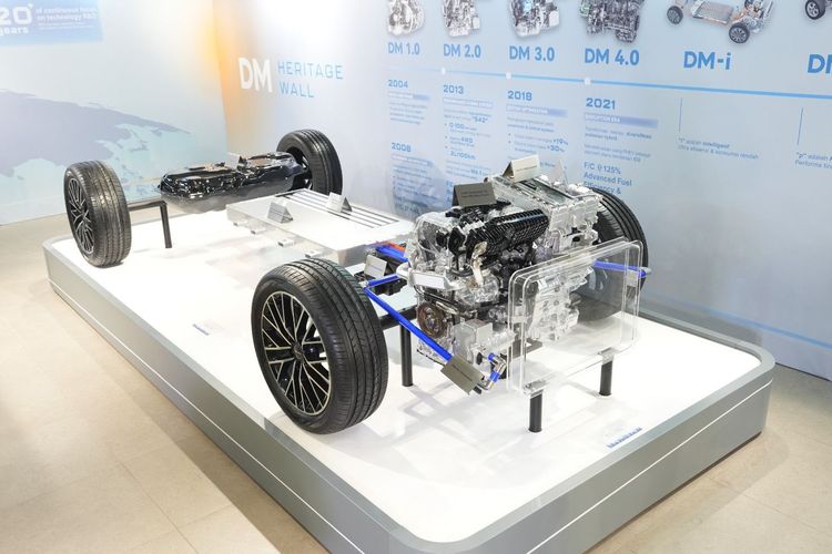 Hybrid, PHEV, BYD M6 DM, BYD Ikut Ramaikan Pasar Mobil Hybrid, Apa Menariknya M6 DM? (Video)