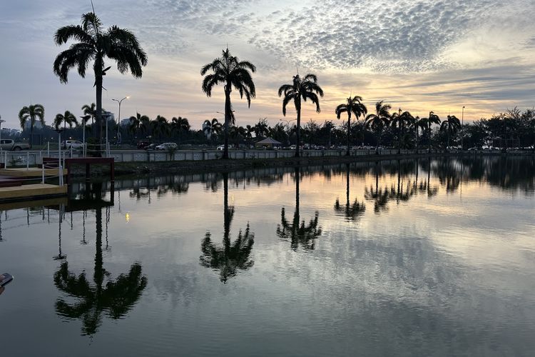 Masjid Bandaraya Kota Kinabalu, wisata malaysia, wisata sabah, Wisata Kota Kinabalu, Wisata Religi di Sabah, Wisata Religi di Kota Kinabalu, Mampir ke Masjid Terbesar di Kota Kinabalu, Terinspirasi dari Masjid Nabawi