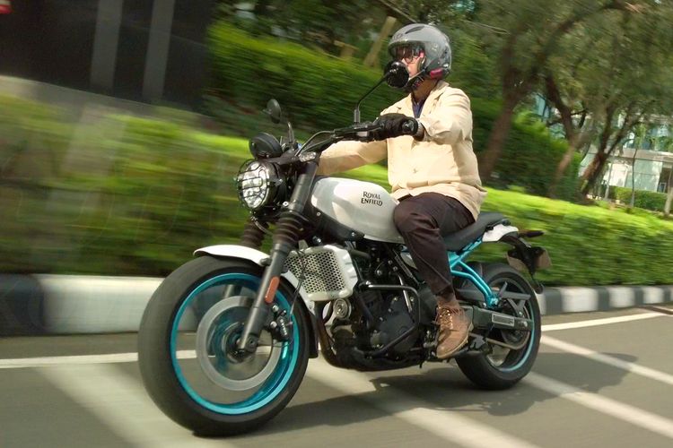 motor naked, Royal Enfield, tes lengkap, Royal Enfield Guerrilla 450, royal enfield, Tes lengkap Royal Enfield Guerrilla 450, Tes Lengkap Royal Enfield Guerrilla 450, Desain sampai Biaya Servis, Desain Royal Enfield Guerrilla 450, Spesifikasi dan Fitur Royal Enfield Guerrilla 450, Rasa Berkendara Royal Enfield Guerrilla 450, Biaya Kepemilikan Royal Enfield Guerrilla 450