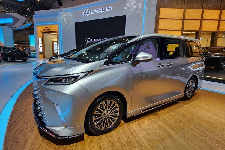 Hotman Paris, Lexus, mobil mewah, mobil mahal, GIIAS 2025, Spesifikasi Lexus LM350h yang Disukai Hotman Paris di GIIAS 2025