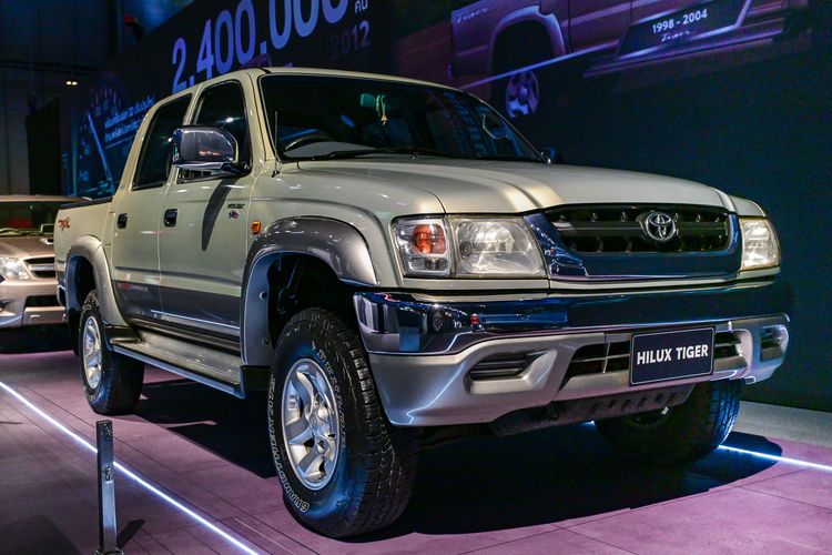 Hilux, Toyota, pikap, Pikap Kabin Ganda, evolusi toyota hilux, Setengah Abad Evolusi Toyota Hilux