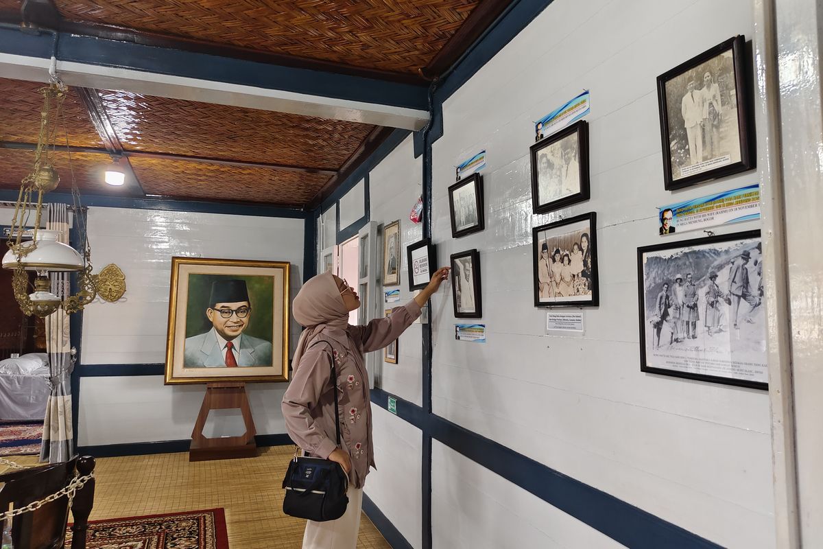 Museum Rumah Kelahiran Bung Hatta, Rumah Kelahiran Bung Hatta, Wisata Bukittinggi, wisata sejarah bukittinggi, rumah kelahiran bung hatta, wisata sejarah di bukittinggi, tips ke museum rumah kelahiran bung hatta, 6 Tips Wisata ke Museum Rumah Kelahiran Bung Hatta, Datang Pagi Hari, 1. Datang pagi hari, 2. Kenakan pakaian sopan dan nyaman, 3. Perhatikan detail interior, 4. Bawa buku catatan atau kamera, 5. Sempatkan menjelajahi sekitar, 6. Donasi dan isi buku tamu