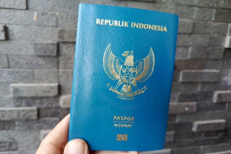 berapa denda paspor rusak atau hilang, denda paspor rusak atau hilang, paspor rusak tidak bisa terbang, Kerusakan apa yang dapat diterima pada paspor, Apa yang terjadi jika paspor rusak, Jangan Staples dan Stempel Paspor Sembarangan, Bisa Denda Rp 500.000