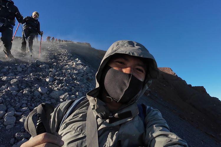 Gunung Rinjani, Juliana Marins, Juliana marins gunung rinjani, Belajar dari Insiden Juliana Marins, Bahaya Jalur Tepi Jurang Menuju Puncak Rinjani