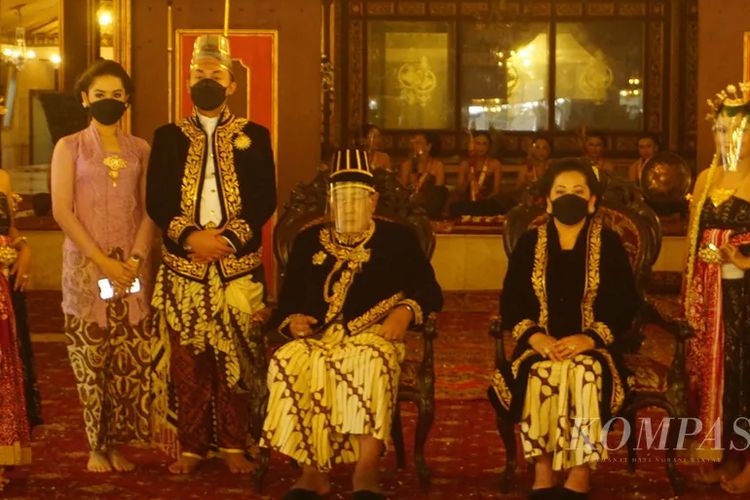 Raja Keraton Kasunanan Solo PB XIII Hangabehi Wafat, PB XIII wafat, PB XIII meninggal, Pemakaman PB XIII, PB XIII Mangkat, Ini Rangkaian Adat Pemakaman Sang Raja Keraton Kasunanan Surakarta, Bagaimana Rencana Pemakaman PB XIII?, Di Mana Prosesi Pemakaman Akan Dimulai?, Bagaimana Tata Cara Adat dalam Prosesi Pemakaman?, Bagaimana Kondisi Kesehatan PB XIII Sebelum Wafat?