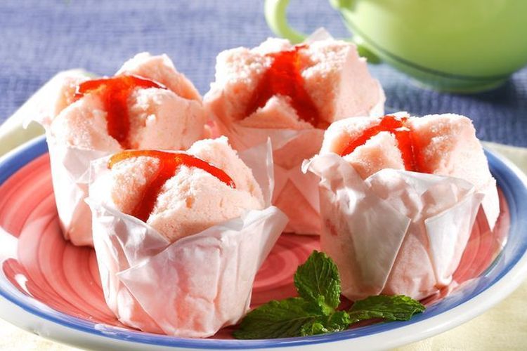 tips membuat bolu kukus mekar anti gagal, tips membuat bolu kukus agar tidak bantat, tips membuat bolu kukus, cara membuat bolu kukus mekar, bolu kukus tanpa pengembang, Rahasia Bolu Kukus Mengembang dan Flufyy, Tanpa Pengembang Buatan, Gunakan Telur Segar Suhu Ruang, Kocok Adonan Hingga Kental Berjejak, Panaskan Kukusan Sejak Awal, Hindari Uap Air Menetes ke Adonan, Pilih Api yang Tepat, Waktu Mengukus Jangan Terlalu Lama