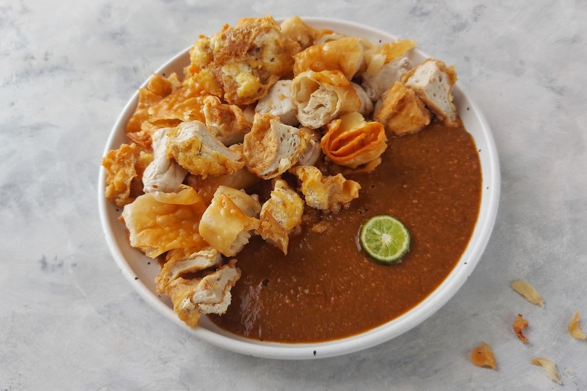 cara menggoreng batagor, cara menggoreng batagor agar renyah, cara menggoreng batagor matang merata, cara menggoreng batagor tidak berminyak, bagaimana tata cara menggoreng yang benar, 3 Cara Goreng Batagor agar Renyah dan Tidak Berminyak, Tips dari Chef