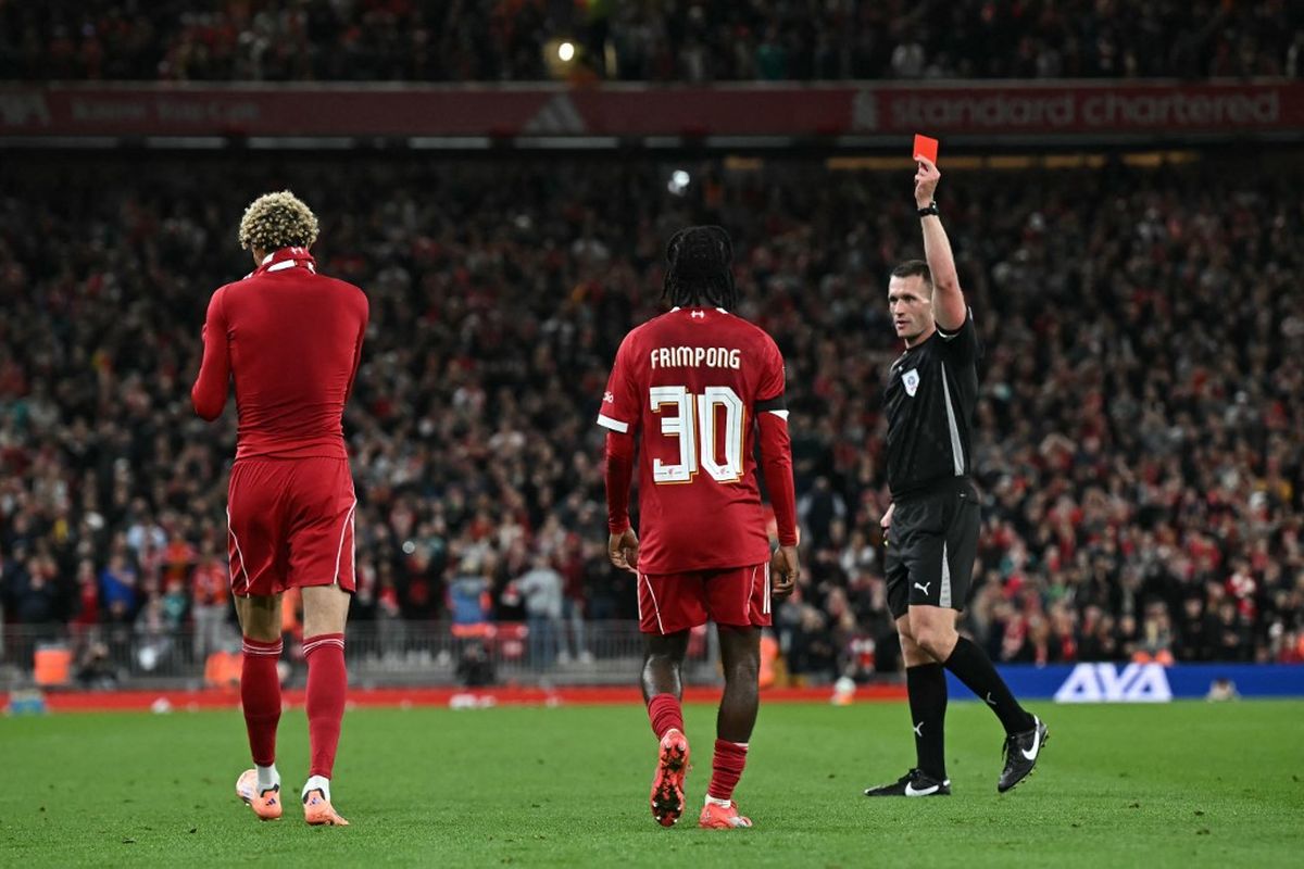 Liverpool, Piala Liga Inggris, Liverpool vs Southampton, Hugo Ekitike, Arne Slot, Pelatih Liverpool Sebut Kartu Merah Hugo Ekitike Bodoh, Sang Striker Minta Maaf