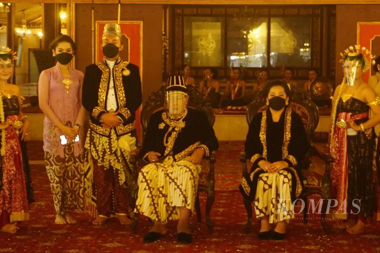 pakubuwono xii, Pakubuwono XIII, profil Pakubuwono XIII, anak Pakubuwono XIII, istri Pakubuwono XIII, pengganti Pakubuwono XIII, gelar Pakubuwono XIII, nama asli Pakubuwono XIII, Profil Pakubuwono XIII, Kisah Hidupnya Sebagai Raja Keraton Surakarta hingga Sosok Penggantinya, Profil Sri Susuhunan Pakubuwono XIII, Kehidupan Sebelum Menjadi Raja, Penobatan Menjadi Pakubuwono XIII, Polemik Terkait Kenaikan Tahta Pakubuwana XIII, Pernikahan Pakubuwana XIII: Istri dan Anak-anak, Pakubuwana XIII Wafat karena Sakit, Pakubuwono XIII Dimakamkan di Kompleks Makam Imogiri, Sosok Pewaris Tahta Pakubuwana XIII
