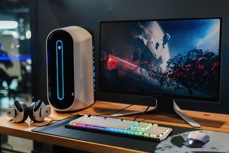 televisi, smart tv, Monitor, beda monitor dan tv, Serupa tapi Tak Sama, Apa Beda Monitor dan Televisi?, Tuner terintegrasi, Rasio aspek, Ukuran layar, Jenis panel layar, Resolusi, Kecepatan refresh layar