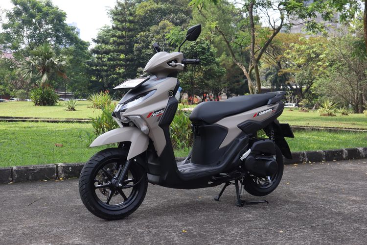 Yamaha Gear Ultima, Blue Core Hybrid, kenyamanan berkendara, performa berkendara, Ulasan Lengkap Yamaha Gear Ultima: Kelebihan dan Kekurangan