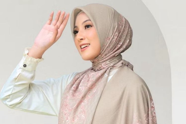 hijab motif bunga, hijab motif segi empat, rekomendasi hijab motif, voal motif, kerudung motif terbaru, 7 Rekomendasi Hijab Voal Motif untuk Lebaran, Harga di Bawah Rp 80.000