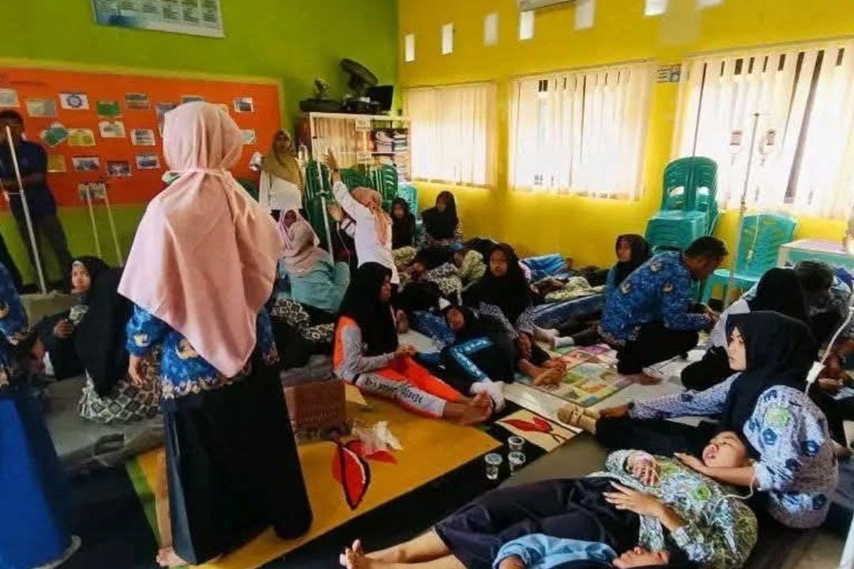 YLKI, keracunan MBG, kasus keracunan mbg, Kasus Keracunan Massal MBG Meningkat, DPR dan YLKI Desak Evaluasi Menyeluruh, Evaluasi MBG dan Pengawasan oleh DPR, Faktor Penyebab Keracunan MBG, Tanggapan Pemerintah Terhadap Program MBG, YLKI Desak Pemerintah Bertanggung Jawab