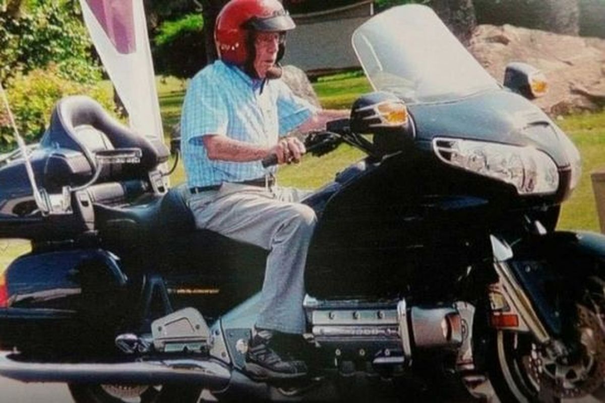 Mengendarai motor, mengendarai motor, hilang keseimbangan, naik motor, cara berkendara, Cara mengendarai motor, Berkendara Motor yang Bisa Bikin Hilang Keseimbangan