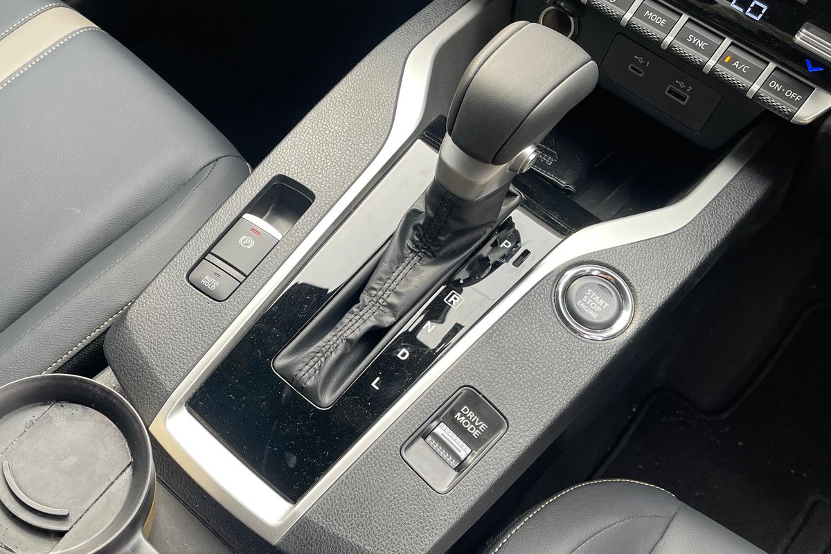mobil matik, transmisi matik, matik, auto hold, Boleh atau Tidak Pakai Auto Hold Saat Tuas Transmisi di Posisi D?