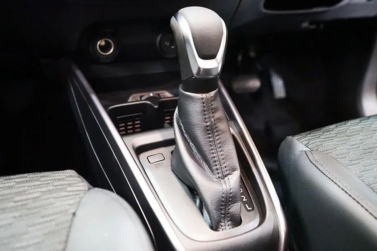 rem blong, mobil matik, engine brake, Tips Aman Lewati Turunan dengan Mobil Matik, Cegah Rem Blong