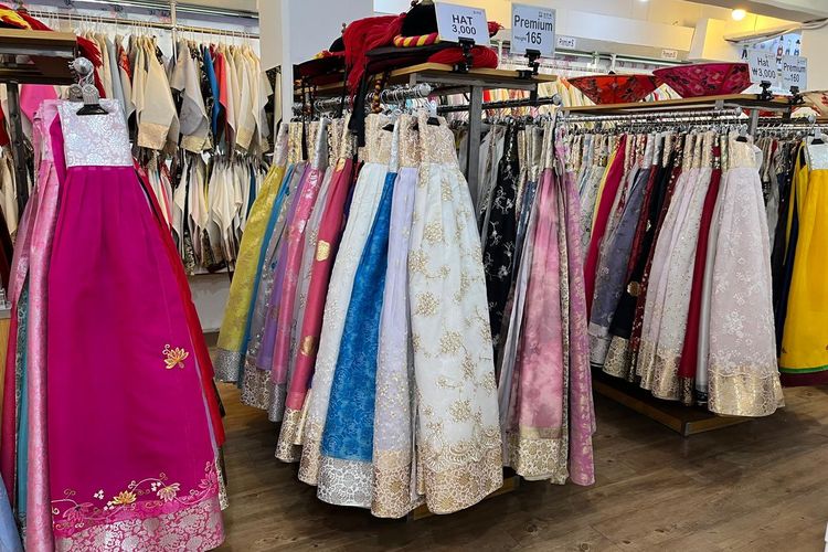 menyewa hanbok, tempat penyewaan hanbok di Korea, menyewa hanbok di Korea, Wisata Korea Selatan, cara menyewa hanbok, aturan sewa hanbok di korea, biaya sewa hanbok di korea, biaya pakai hanbok di korea, Cara Sewa Hanbok di Korea Selatan, Catat Biaya dan Aturannya