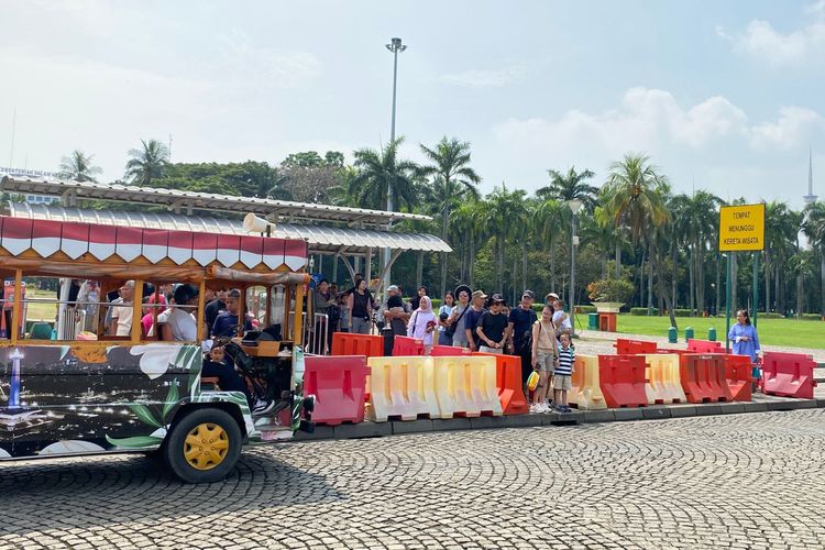 Monas, monas, aktivitas di monas, wisata di monas, tiket monas, HUT Jakarta 2025, tiket gartis monas, Ada Tiket Gratis, Ini 7 Aktivitas yang Bisa Dilakukan di Monas dari Pagi hingga Malam, 1. Naik ke Puncak Monas , 2. Menonton Air Mancur Menari, 3. Menjelajahi Ruang Kemerdekaan, 4. Melihat Relief Sejarah Indonesia, 5. Bermain di Fasilitas Olahraga Gratis, 6. Naik Kereta Wisata, 7. Menikmati Suasana Malam Hari di Taman Monas