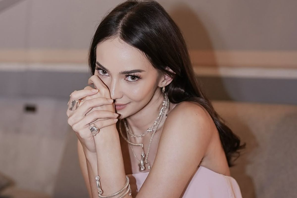Enzy Storia, hairstylist, merawat rambut, Merawat rambut, cara merawat rambut kering, cara merawat rambut, tips merawat rambut ala enzy storia, Enzy Storia Ungkap Rutinitas Merawat Rambut Sebelum Ditata Hairstylist