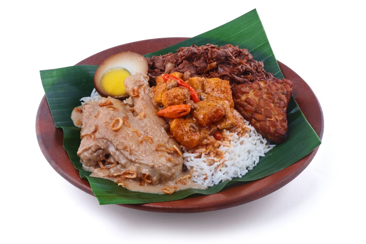 gudeg, Cara Memilih, Menyimpan, dan Menikmati Gudeg oleh-oleh dari Yogyakarta, Dua jenis gudeg: Basah dan kering, Cara menyimpan gudeg agar tahan lama, Cara menghangatkan gudeg yang benar, Cara paling enak makan gudeg