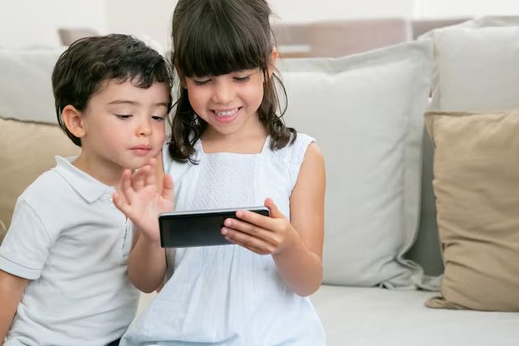 screen time, Screen time, durasi screen time, screen time anak, durasi screen time anak, durasi screen time anak 2 tahun, durasi screen time yang baik, berapa lama anak boleh screen time, Durasi Screen Time Anak yang Aman Berdasarkan Usia, Ini Saran Psikolog