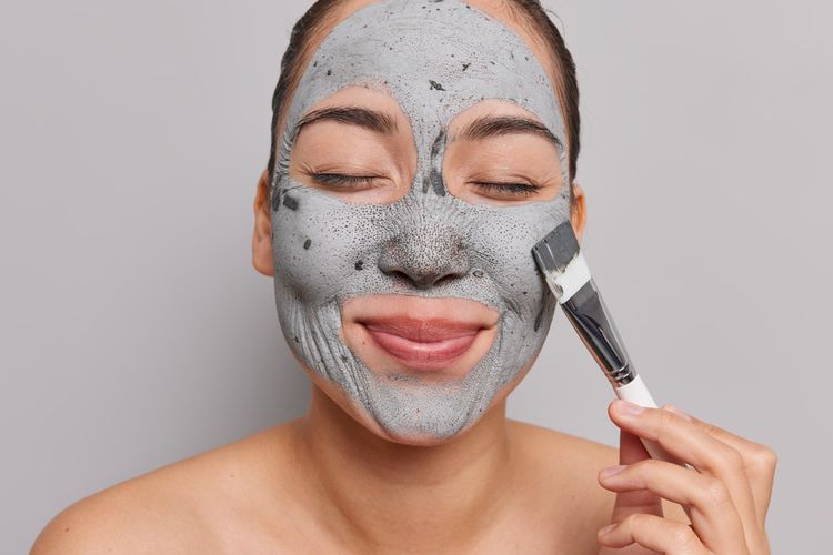 Perbedaan Clay Mask dan Mud Mask, Pilih Sesuai Jenis Kulit