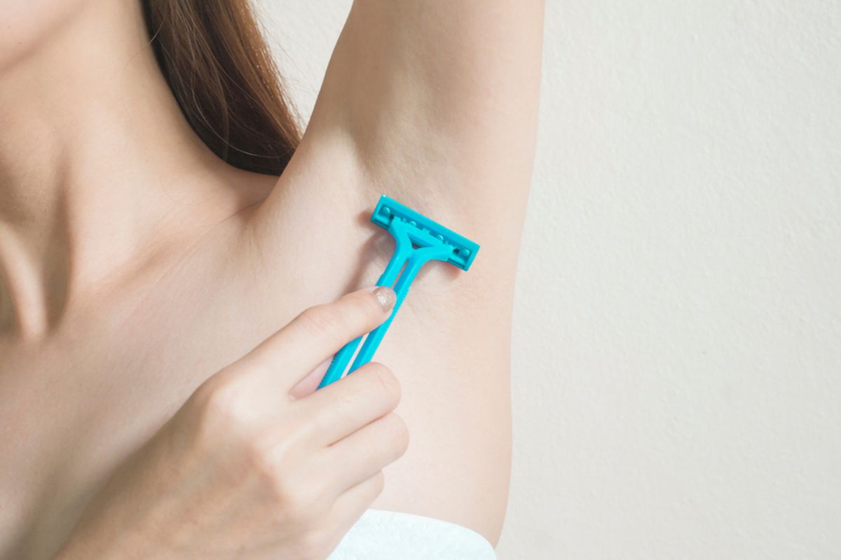 mencukur bulu ketiak, cara menghilangkan bulu ketiak, cara mencukur bulu ketiak, shaving, cukur bulu ketiak, apakah shaving bikin ketiak hitam, Kenapa mencukur ketiak bikin hitam, Apakah Shaving Bikin Ketiak Hitam? Simak Jawaban Dokter