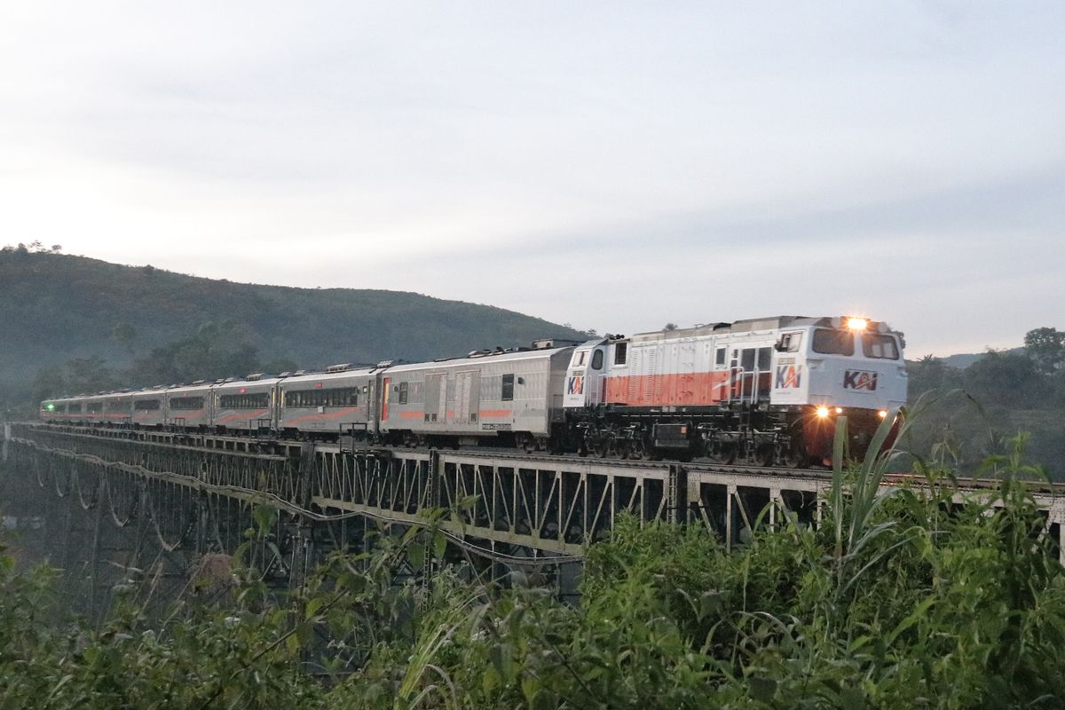 hp ketinggalan di kereta, nomor kehilangan di kereta, HP Ketinggalan di Kereta Api? Jangan Panik, Segera Hubungi Kontak Ini