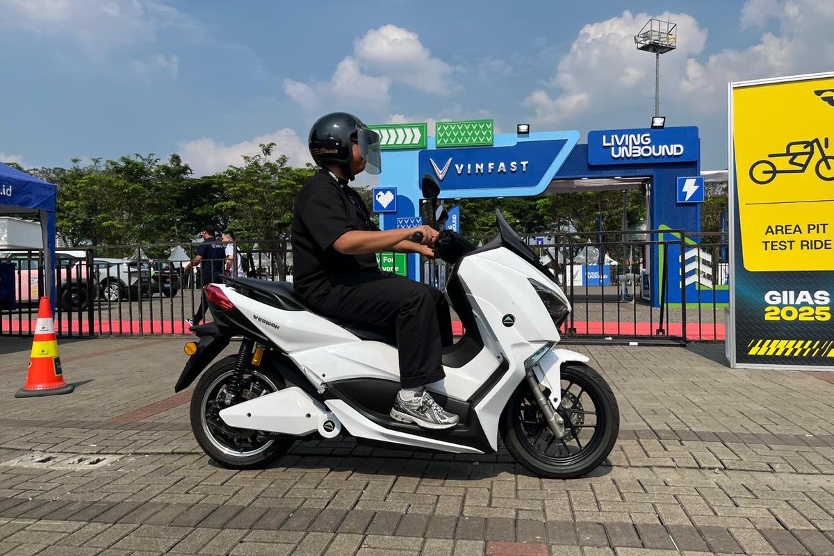 Motor Listrik, GIIAS 2025, motor listrik, Wedison EdPower, fast charging, Wedison EdPower: Motor Listrik Terbaru di GIIAS 2025, Wedison Memperkenalkan Motor Listrik Terbaru di GIIAS 2025, Kenyamanan Berkendara yang Memuaskan, Suspensi yang Menjamin Kenyamanan, Fitur Fast Charging yang Menarik, Harga yang Terjangkau