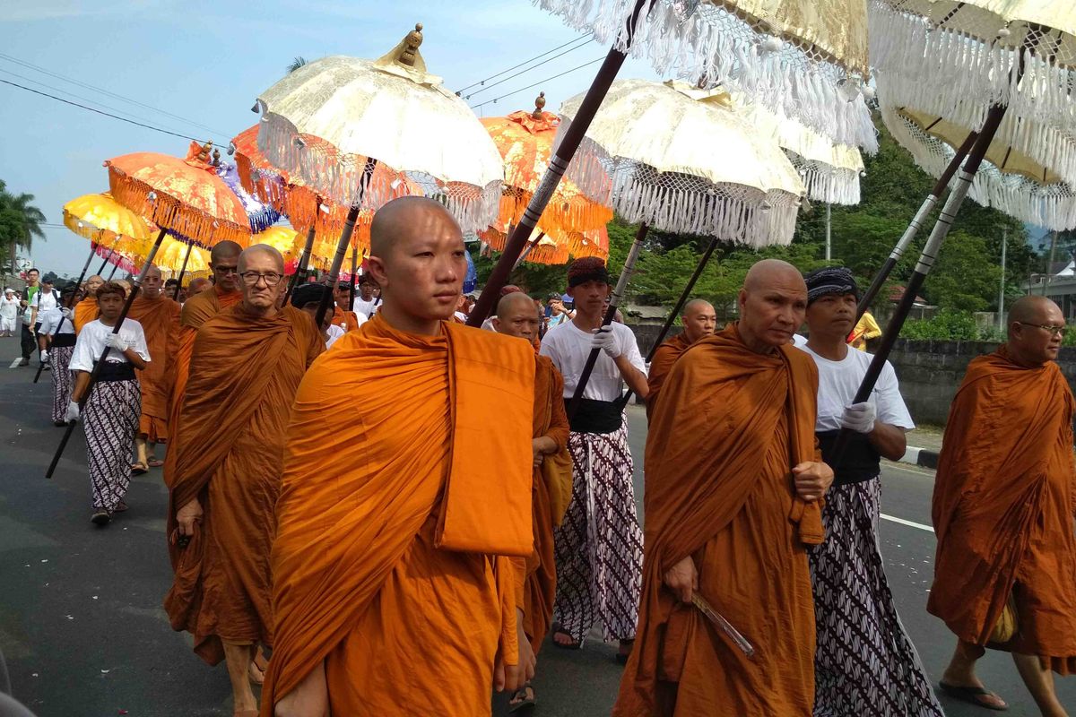 Waisak, Kirab Waisak, Waisak 2025, Kirab Waisak 2025, Jadwal Kirab Waisak 12 Mei 2025 dari Candi Mendut ke Candi Borobudur