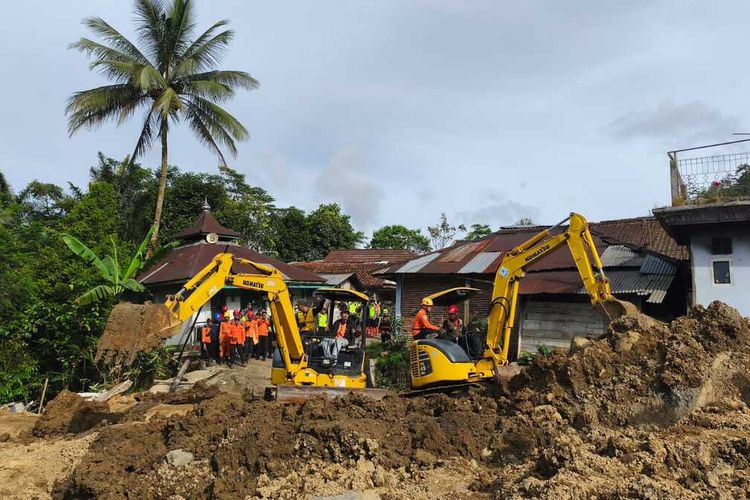 Banjarnegara, longsor banjarnegara, korban longsor banjarnegara, update longsor Banjarnegara, update longsor di banjarnegara, korban jiwa longsor banjarnegara, Update Longsor Banjarnegara: 3 Meninggal, 25 Warga Masih Hilang, 934 Mengungsi, 934 warga mengungsi di lima titik, 182 rumah rusak dan infrastruktur desa terdampak, Kebutuhan mendesak, 521 personel gabungan diturunkan