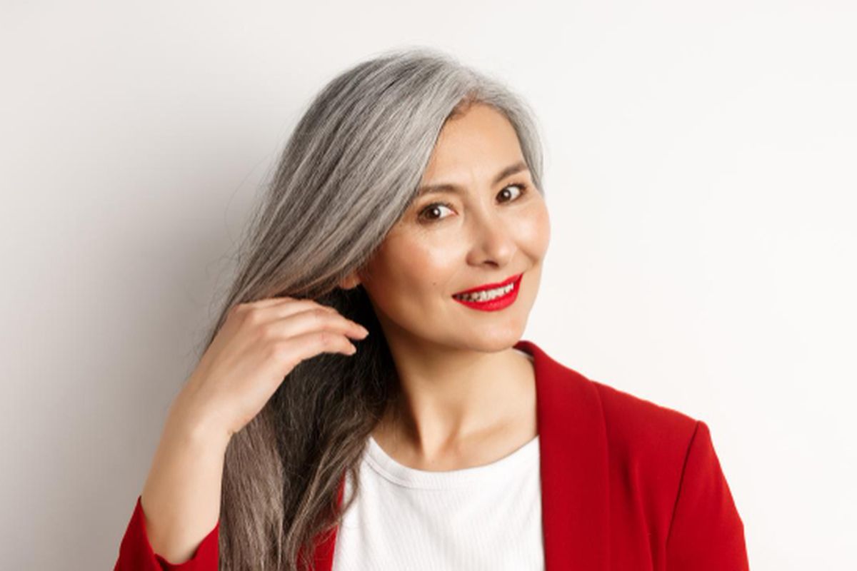 alis, rambut beruban, pensil alis, Warna Alis yang Tepat untuk Rambut Beruban Menurut Makeup Artist