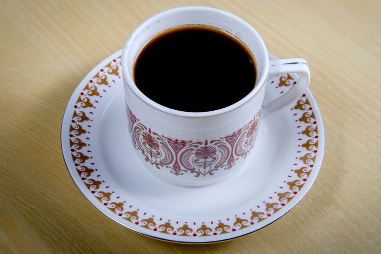 perbedaan americano dan long black, perbedaan americano dan kopi tubruk, apakah americano dan long black berbeda, perbedaan kopi tubruk dengan americano dan long black, Semua Kopi Hitam, Apa Beda Long Black, Americano, dan Kopi Tubruk?