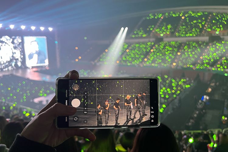 konser, NCT 127, konser nct 127, HP Konser, Samsung S25 Ultra, Galaxy S25 Ultra, Samsung Galaxy S25 Ultra, Bawa Samsung S25 Ultra ke Konser NCT 127 Taipei, Hasilnya Gokil dan Jernih Banget!, Kamera 200 MP bikin hasil cropping tidak pecah, Suasana konser dalam bidikan kamera ultrawide 50 MP, Motret ala profesional pakai mode Pro, Serunya konser NCT 127 dengan Live Interpreter