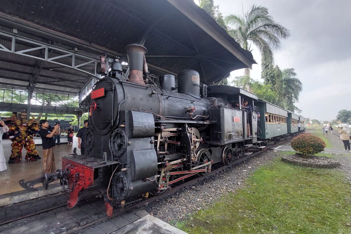Ambarawa, kereta uap, Museum Kereta Ambarawa, Kereta Uap Baru Klinthing, Kereta Uap Baru Klinthing Resmi Beroperasi di Ambarawa, Serasa Kembali ke Masa Lalu