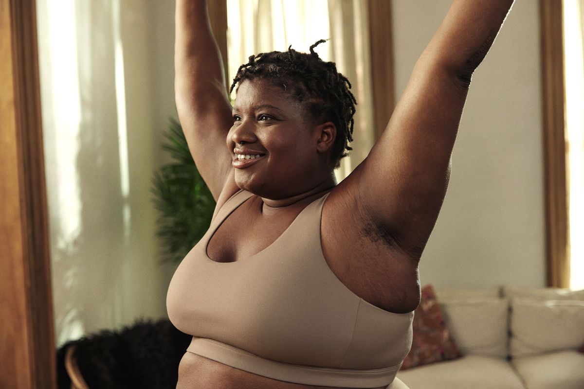 sport bra, bra untuk payudara besar, tips memilih sport bra, sport bra untuk payudara besar, tips memilih sport bra untuk payudara besar, bra untuk olahraga, memilih sport bra untuk payudara besar, 7 Tips Memilih Sport Bra untuk Payudara Besar agar Tetap Nyaman Saat Berolahraga, 1. Pilih model dengan enkapsulasi dan kompresi, 2. Perhatikan desain tali, 3. Gunakan ukuran cup yang tepat, 4. Pastikan cakupan dada penuh, 5. Bahan yang menyerap keringat, 6. Pertimbangkan penutup dan kemudahan pemakaian, 7. Jangan abaikan perawatan