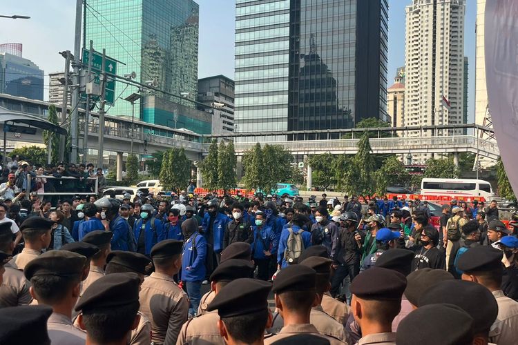 Polda Metro Jaya, BEM UI, demo jakarta hari ini, demo jakarta, Demo 29 Agustus, demo Affan Kurniawan, demo bem ui, tuntutan bem ui, 1.000 Mahasiswa BEM UI Bergerak ke Polda Metro Jaya, Tuntut Pertanggungjawaban Polisi