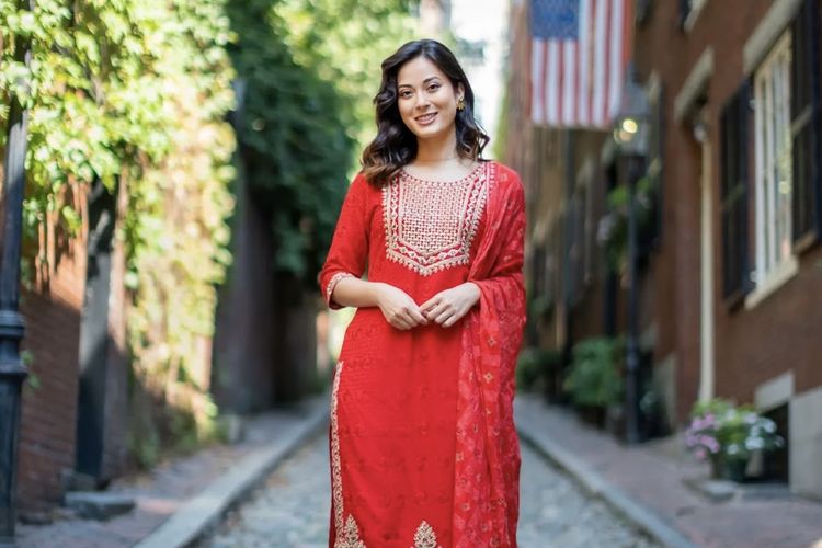 Nepal, demo Nepal, kerusuhan nepal, Shrinkhala Khatiwada, shrinkhala khatiwada instagram, miss nepal Shrinkhala Khatiwada, miss nepal 2018 shrinkhala khatiwada, Miss Nepal 2018 Shrinkhala Khatiwada Kehilangan Ratusan Ribu Followers di Tengah Protes Anak Muda Nepal, Mantan Miss Nepal 2018 Shrinkhala Khatiwada kehilangan followers, Disebut tidak peduli pada situasi Nepal, Popularitas Shrinkhala Khatiwada yang meredup, Protes anak muda Nepal