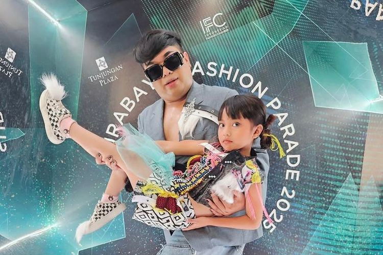 desainer, fashion, Kota Malang, fashion show, desainer baju anak, Perjalanan Zack Menemukan Passion hingga Menjadi Desainer Baju Anak, Masuk ke dunia fashion anak, Pelopor Fashion Anak di Jawa Timur, Pesan Sosial di Balik Sorotan Runway, Bangkok City International Fashion Week Jadi Panggung Berikutnya