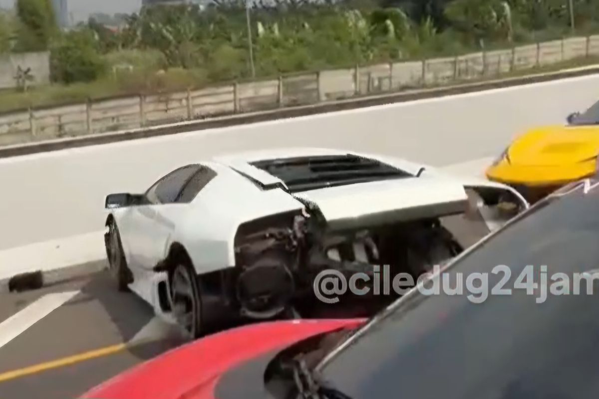 Polytron, Kijang Innova, Gaikindo, penjualan mobil, mobil listrik, Populer Otomotif, Rocky, artikel terpopuler, skema pembelian mobil listrik, Tiggo Cross, GIIAS 2025, Lamborghini Murcielago, Mobil Listrik Polytron, Rocky Vs Tiggo Cross