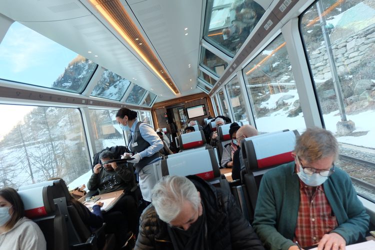 Wisata Swiss, destinasi wisata di swiss, destinasi wisata di swiss favorit orang indonesia, tipe wisatawan di swiss, tempat wisata ramah keluarga di swiss, wisata mewah di swiss, 4 Tipe Turis Asing di Swiss, dari Petualang hingga Penyuka Kemewahan, 1. Local explorer, 2. Pleasure seeker, 3. Bonding educator, 4. Active adventurer