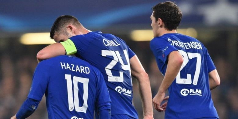 Gary Cahill, Chelsea, Liga Inggris, chelsea, Pesepak Bola Muda, Gary Cahill Colek Para Pemain Muda Indonesia dan Kenang Main di GBK