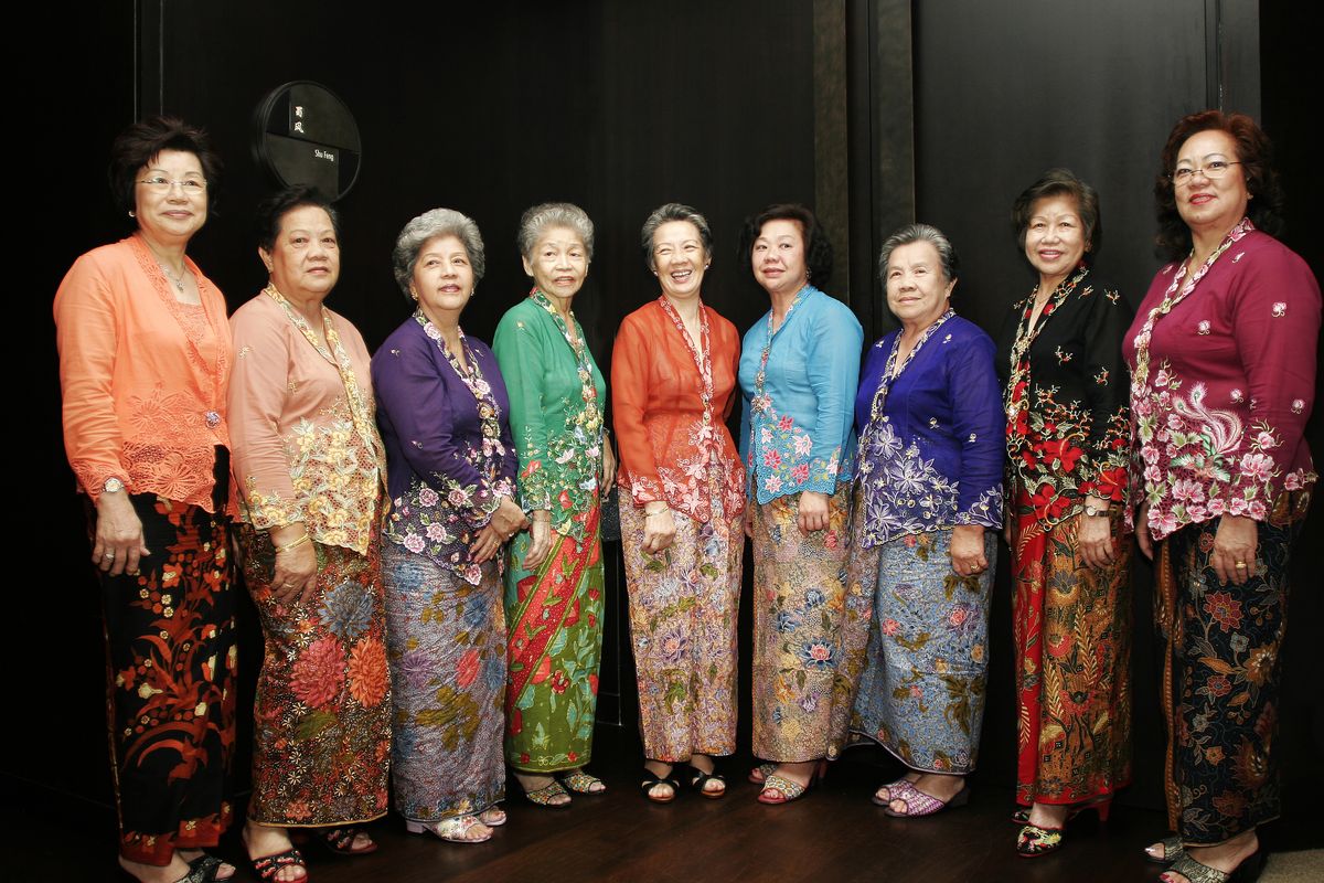 Hari Kebaya Nasional, kebaya encim, kebaya peranakan, nyonya kebaya, Kebaya encim, hari kebaya nasional 2025, Hari Kebaya Nasional 24 Juli 2025, Hari Kebaya Nasional, Mengenal Sejarah dan Keunikan Kebaya Encim