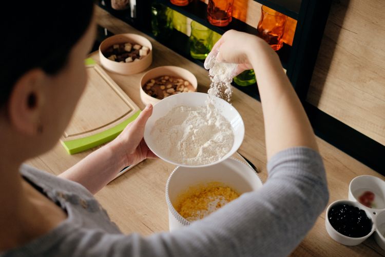 bakwan jagung, baking powder, resep bakwan jagung, tahan lama, bakwan jagung renyah, bakwan jagung empuk, Trik Bikin Bakwan Jagung Empuk dan Renyah Tahan Lama, Tak Perlu Baking Powder, Jenis jagung yang dipakai, Jenis tepung yang digunakan, Siapkan bumbunya, Buat adonan bakwan jagung, Cara goreng adonan bakwan