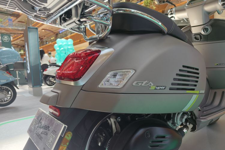 Vespa, GTS Super Tech 250, etanol, Pertamax Green, Vespa GTS 250 Aman Tenggak Etanol, Segini Biaya Sekali Full Tank
