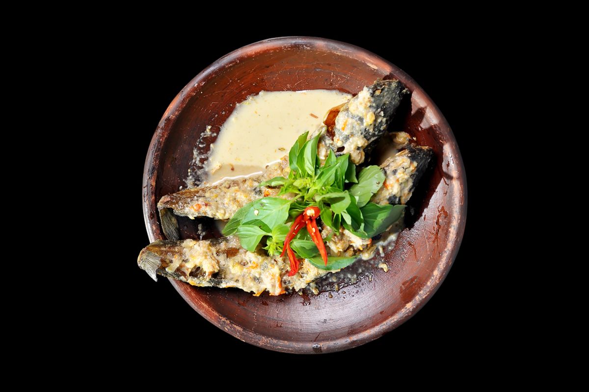 pecak lele, Resep Pecak Lele Khas Betawi, Gurih Asam dengan Kuah Santan Rempah