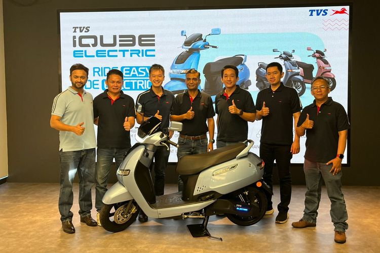 motor listrik, TVS iQube S 2025, harga terjangkau, efisiensi pengisian, TVS iQube S 2025: Harga Turun Drastis dan Performa Meningkat