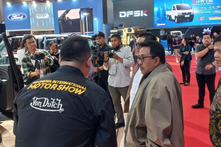 bebas ganjil genap, mobil hybrid, Rano Karno, Rano Karno Soal Hybrid Bebas Ganjil Genap: Cuma Menjawab Satu Kalimat